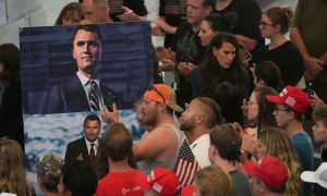 Куршуми над Капитолия. С какво вълната от политическо насилие в САЩ заплашва Украйна 