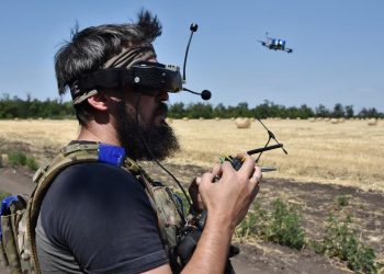 Руски FPV оператори могат да управляват дронове от стотици километри разстояние