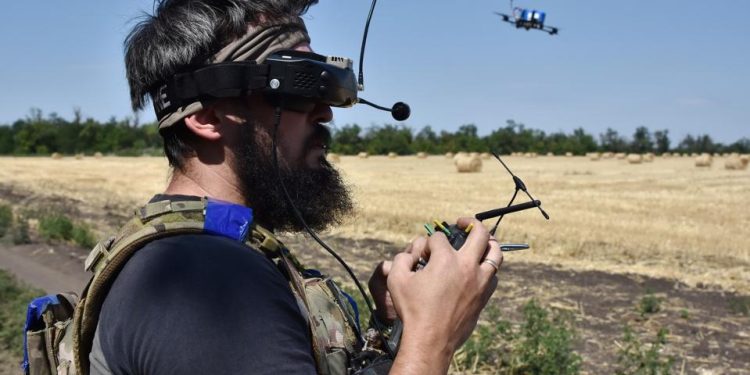 Руски FPV оператори могат да управляват дронове от стотици километри разстояние