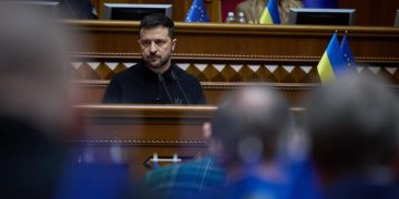 Защо Зеленски реши да отвори границите за млади украинци