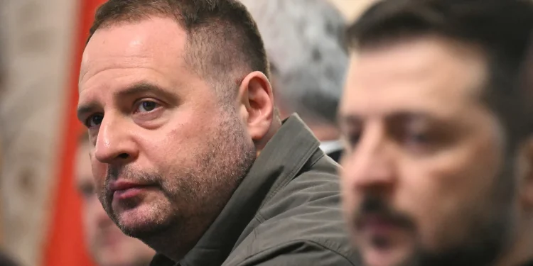 Главният проблем на Зеленски е началникът на кабинета му