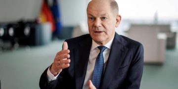 Шолц нарушава мълчанието: Изненадващ химн на възхвала за Тръмп в първото интервю с бившия канцлер