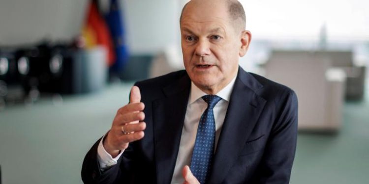 Шолц нарушава мълчанието: Изненадващ химн на възхвала за Тръмп в първото интервю с бившия канцлер