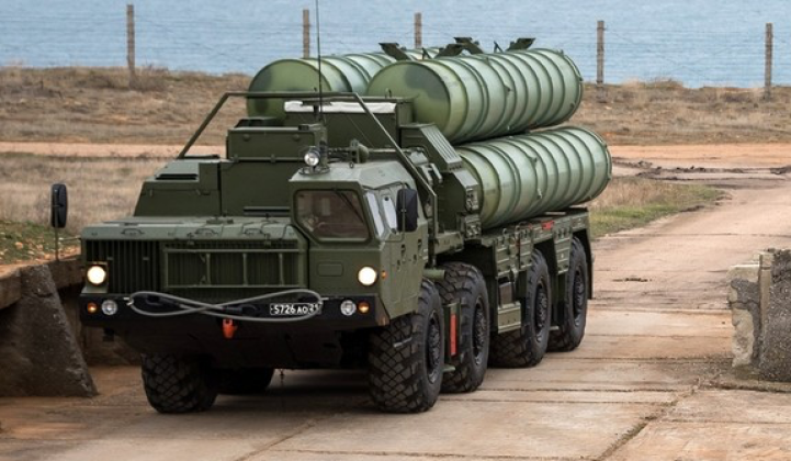 Ракетна установка „земя-въздух“ от системата С-400 с голям обсег в Крим