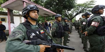 Венецуела обяви масова мобилизация с приближаването на американски самолетоносач