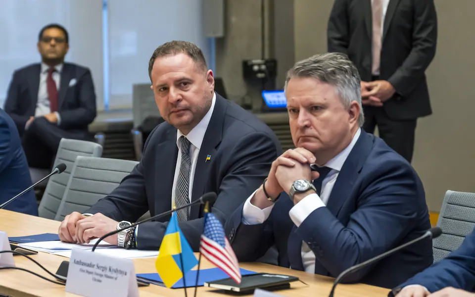 Андрий Йермак се срещна с американската делегация в Женева, за да обсъди мирен план, насочен към прекратяване на войната с Русия. Снимка: Martial Trezzini/EPA/Shutterstock