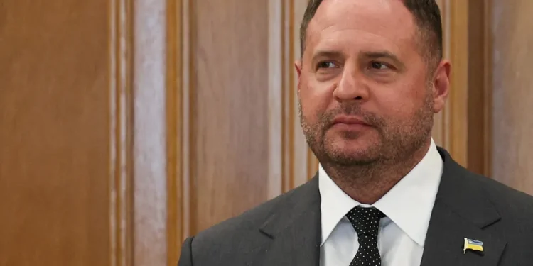 Корупционната криза в Украйна отстъпи пред новия проект за мирно споразумение. Андрий Йермак успя да запази поста си засега