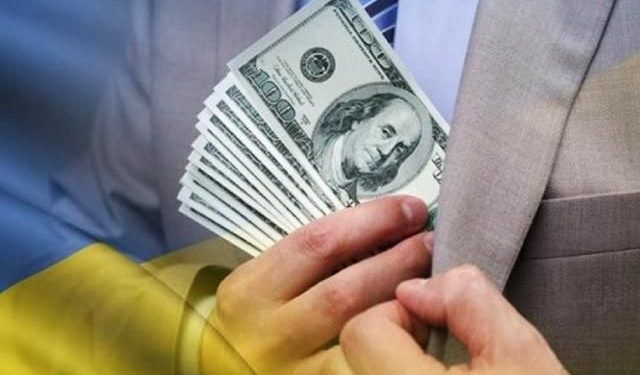 В окото на бурята: Украйна е изправена пред правителствена криза и рестартиране на властта