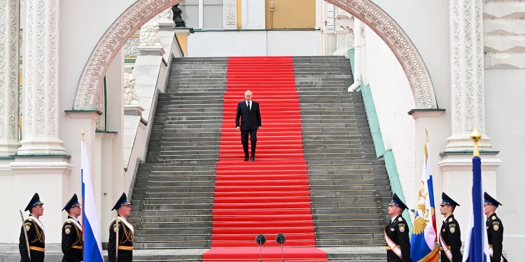 Руският президент Владимир Путин пристига, за да говори в Кремъл в Москва на тази снимка, предоставена от Sputnik на 27 юни 2023 г. Сергей Гунеев/Sputnik чрез AP