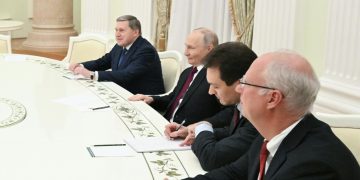 ЕКСКЛУЗИВНО: „Техниката за демонстрация на власт“ на Путин показва отношение към мирното споразумение на Тръмп за Украйна