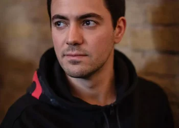 „Той е неспособен да се обгради със силни хора“