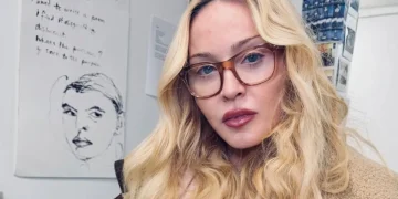 Шапка със символа на СССР и компания руснаци: Мадона разгневи украинците с нови снимки