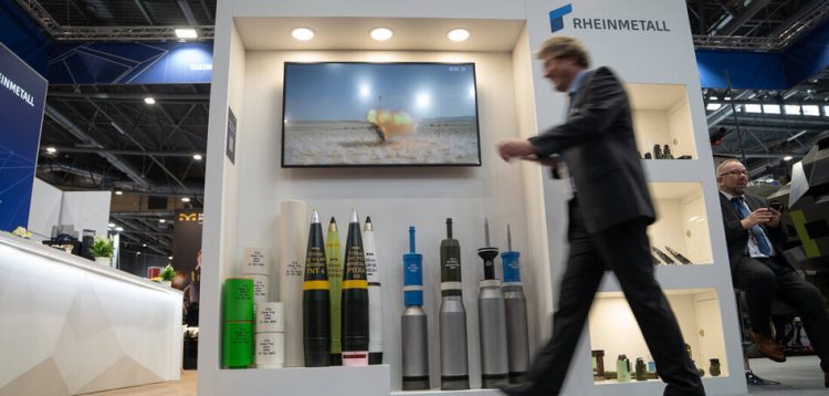 Получаване на големи печалби: Щандът на Rheinmetall на търговски панаир в Бърно, Чехия