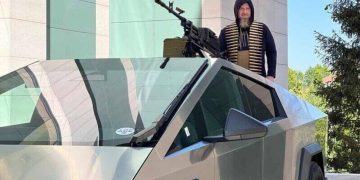 Кадиров оборудва Tesla Cybertruck с картечница и благодари на Мъск за създаването на превозното средство.
