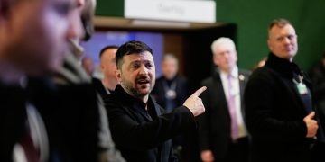 Зеленски се разгневи от колебанието на „фрагментирана“ Европа пред лицето на агресията на Путин преди предстоящите преговори за мирно споразумение между Русия, Украйна и САЩ