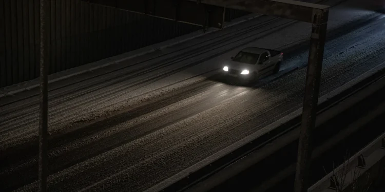 Блекаут в Берлин. Десетки хиляди останаха без ток. Навън е ледено студено