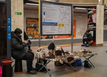 Сред бомбите животът в Киев продължава както обикновено