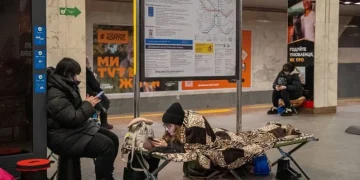 Сред бомбите животът в Киев продължава както обикновено