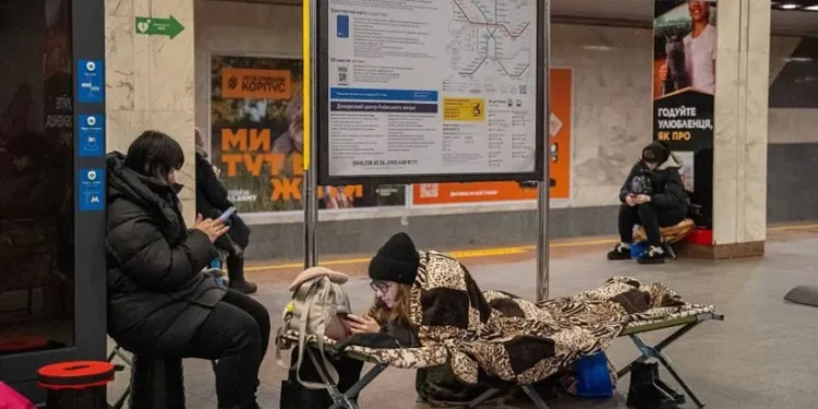 Сред бомбите животът в Киев продължава както обикновено