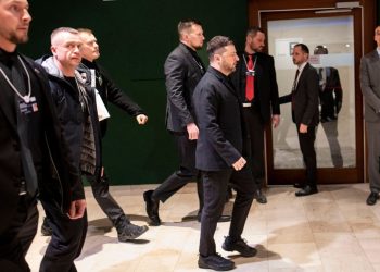 Мирното споразумение между Русия и Украйна изглежда близо, с изключение на всичко, което е действително важно