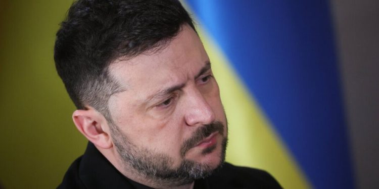 Трикове за оцеляване: Зеленски обмисля избори