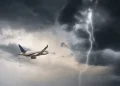 Как пилотите избягват гръмотевични бури – и какво се случва, когато не могат