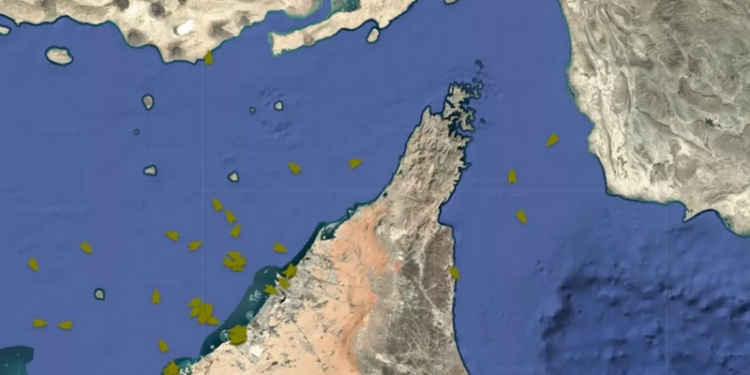 Стотици кораби, хиляди моряци и милиони барели петрол са заседнали в Ормузкия проток.