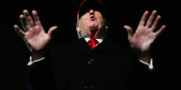 Тръмп говори с репортери близо до Air Force One в съвместната база Андрюс, Мериленд. 12 април 2026 г. Джулия Демари Никинсън / AP / Scanpix / LETA
