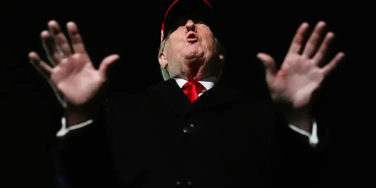 Тръмп говори с репортери близо до Air Force One в съвместната база Андрюс, Мериленд. 12 април 2026 г. Джулия Демари Никинсън / AP / Scanpix / LETA