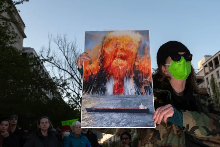 Протест срещу войната с Иран във Вашингтон, 7 април 2026 г. Probal Rashid / LightRocket / Getty Images