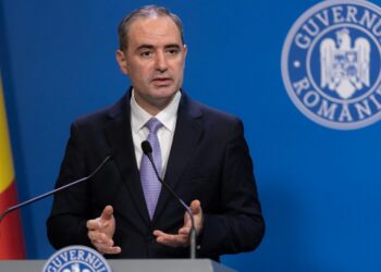 Румънският министър на финансите Александру Назаре през 2025 г. Румънският министър на финансите Александру Назаре през 2025 г. От правителството на Румъния, Attribution, https://commons.wikimedia.org/w/index.php?curid=175528668