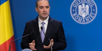 Румънският министър на финансите Александру Назаре през 2025 г. Румънският министър на финансите Александру Назаре през 2025 г. От правителството на Румъния, Attribution, https://commons.wikimedia.org/w/index.php?curid=175528668