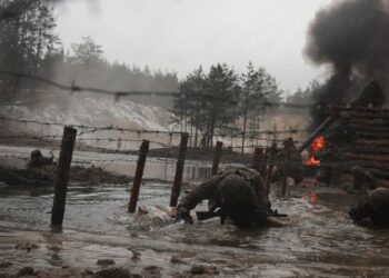 Украински войници по време на тренировка. Илюстративна снимка.