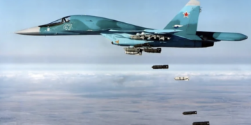 Русия разполага изтребители Су-34 за атаки с планиращи бомби по контролните пунктове на дронове на Украйна