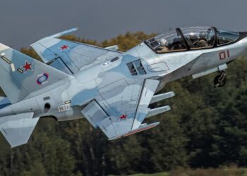 Military Watch Magazine: Новият лек руски изтребител Як-130М прави първия си полет: Колко е боеспособен?