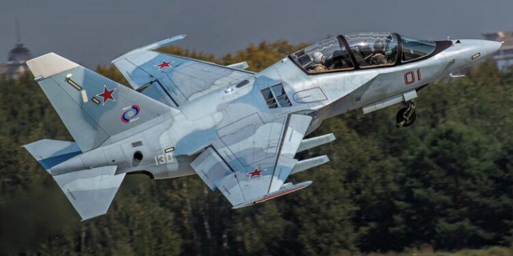 Military Watch Magazine: Новият лек руски изтребител Як-130М прави първия си полет: Колко е боеспособен?