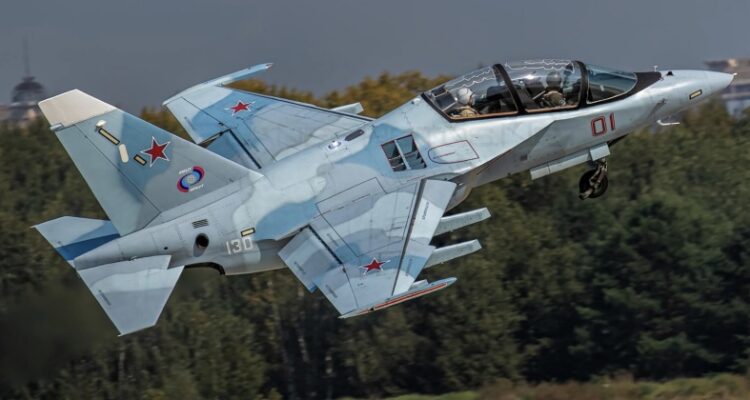 Military Watch Magazine: Новият лек руски изтребител Як-130М прави първия си полет: Колко е боеспособен?