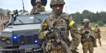 В украинските въоръжени сили има две армии. И едната ненавижда другата