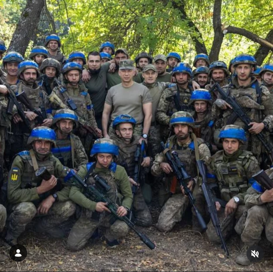 Сирски с бойци от 225-ти полк.