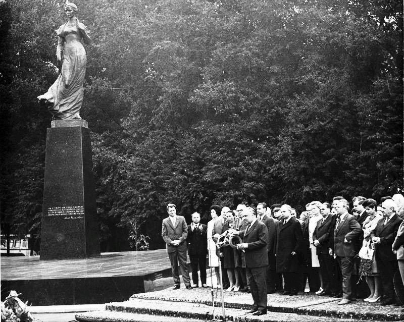 Откриване на паметника на Леся Украинка на 3 септември 1973 г.