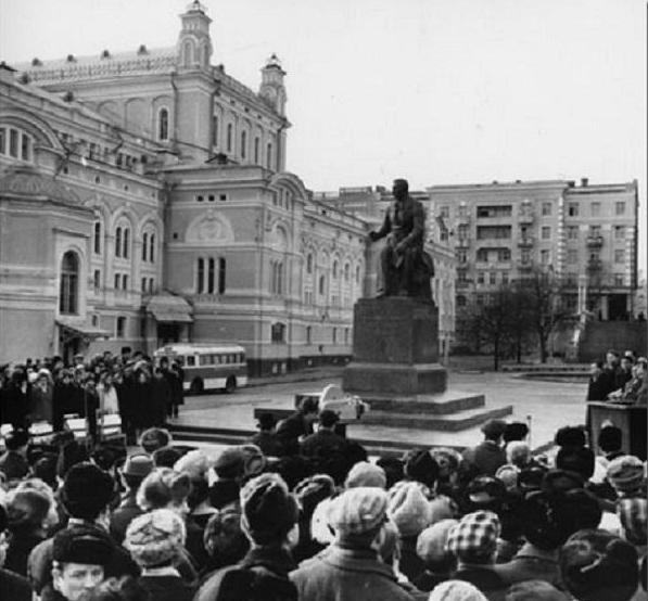 Откриване на паметника на Никола Лисенко на 29 декември 1965 г. Архивна снимка