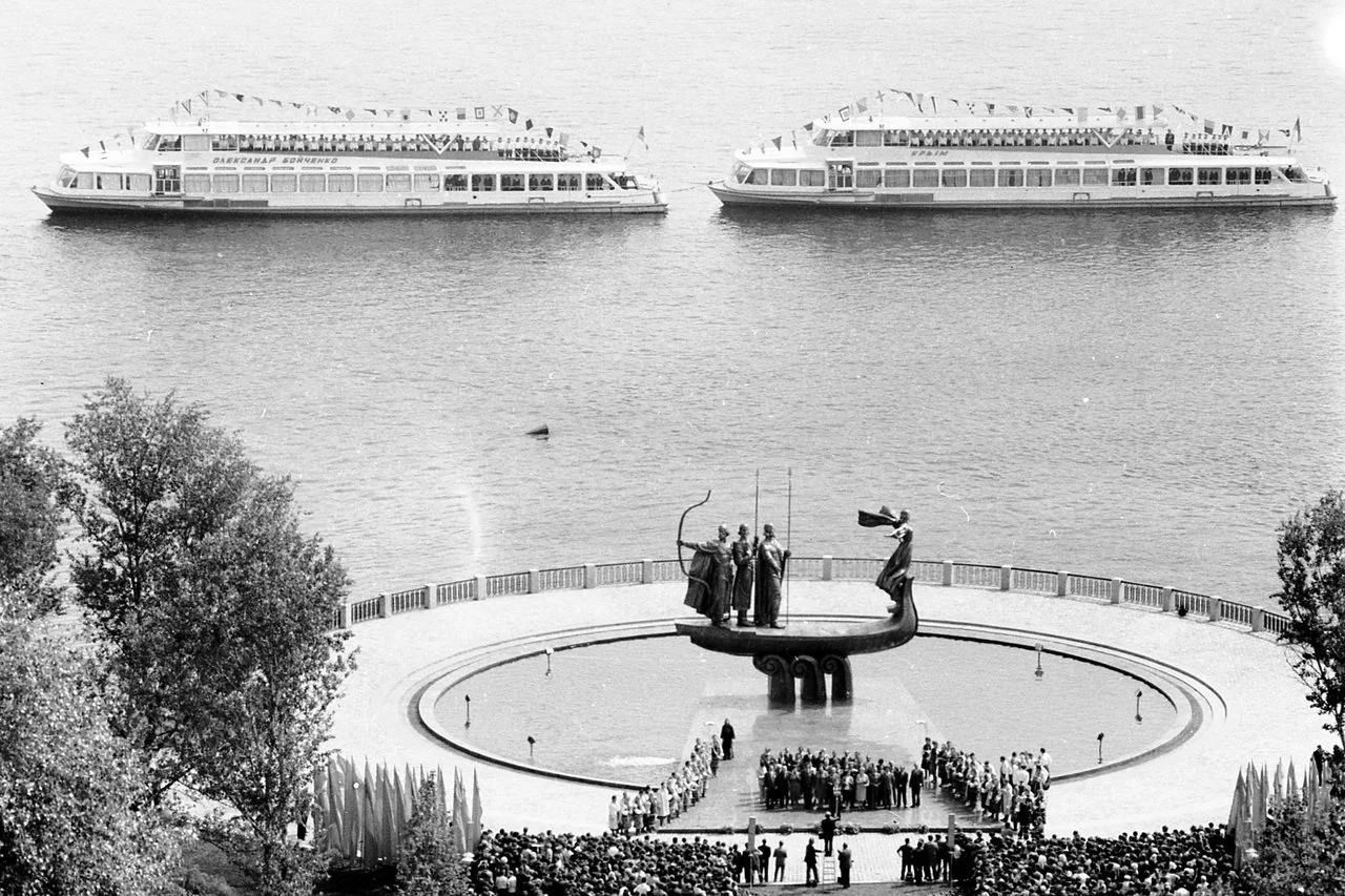 Откриването на паметника на основателите на Киев през май 1982 г. Архивна снимка