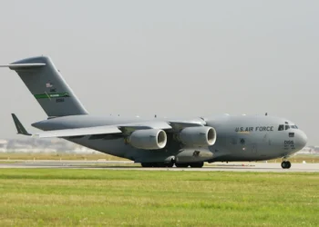 Тази сутрин военнотранспортен самолет Boeing C-17 Globemaster III на американските ВВС, с позивна RCH4555, излетя от Рига и се насочи уверено към Москва. Крайната му дестинация беше летище Внуково. Снимка: J.W. Alker / http://imagebroker.com/#/search/ / Global Look Press
