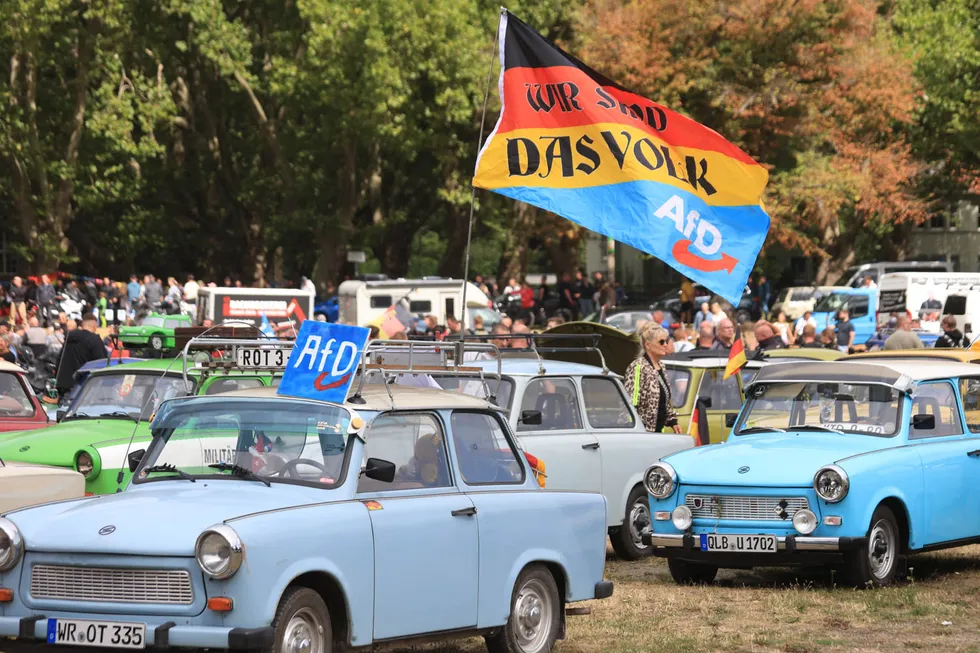Фестивал в подкрепа на „Алтернатива за Германия“. На снимката: Автомобили Trabant, произведени в ГДР. Саксония-Анхалт, Кведлинбург, 23 август 2026 г. Матиас Байн / Picture Alliance / Getty Images