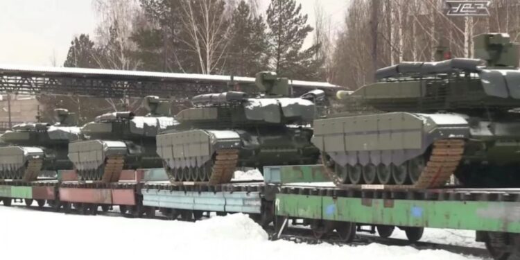 Нова партида основни бойни танкове Т-90М „Пробив“ се изпраща на руските войски. „Държавна отбранителна поръчка-2025 изпълнена“, — съобщи руският концерн Уралвагонзавод в края на миналата година.