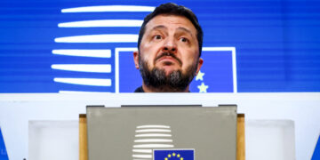 Снимка: Ив Херман/РОЙТЕРС „Хайде, най-накрая дайте парите, войната трябва да продължи“, каза Зеленски в петък на срещата на върха на ЕС в Брюксел.