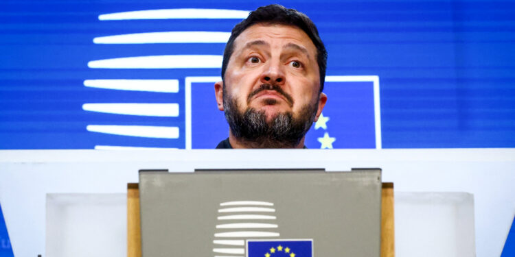 Снимка: Ив Херман/РОЙТЕРС „Хайде, най-накрая дайте парите, войната трябва да продължи“, каза Зеленски в петък на срещата на върха на ЕС в Брюксел.