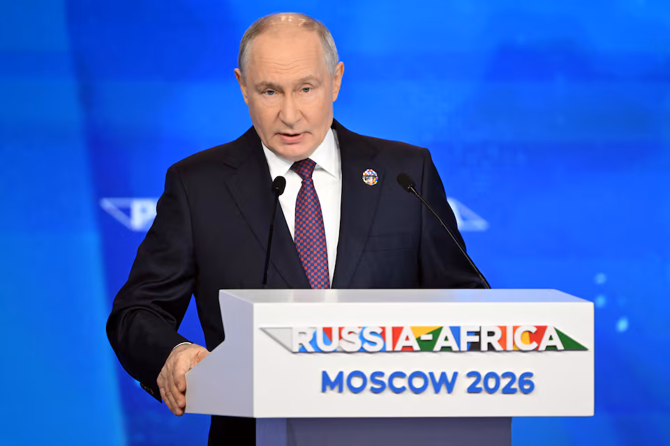 Руският президент Владимир Путин произнася реч по време на икономическия и хуманитарен форум „Русия – Африка“ в конферентния център „Гостиний двор“ в центъра на Москва, Русия, 28 октомври 2026 г. Игор Иванко/Pool чрез REUTERS