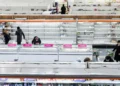 Празни рафтове в супермаркет в Киев. Без нов транш от западна помощ, украинците може да се сблъскат с тежка зима на строги ограничения. Снимка: SOPA Images/LightRocket чрез Getty Images/Михайло Палинчак